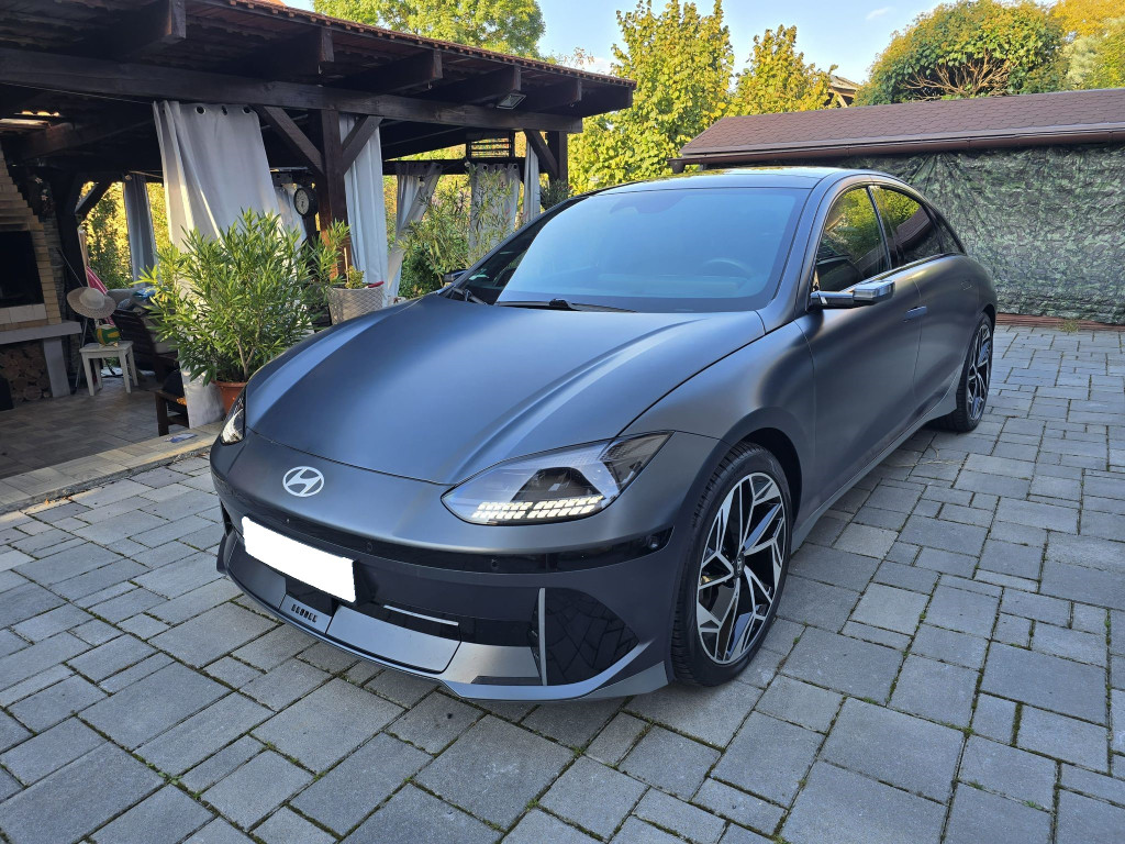  6 RWD 77kWh, 229PS, HUD, Panoráma, R20, Virtual Cockpit, BOSE Sound, LED Matrix, TOP STAV!