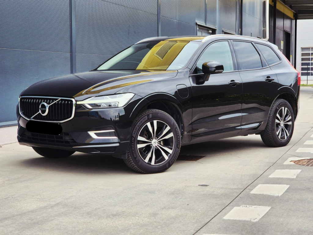 T8 plug-in hybrid 407 koní AT8 AWD TWIN ENGINE