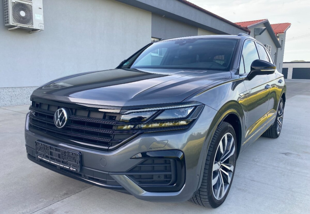 3.0 V6 R-line 4x4 Tiptronic 360kamera Virtual Ťažné 