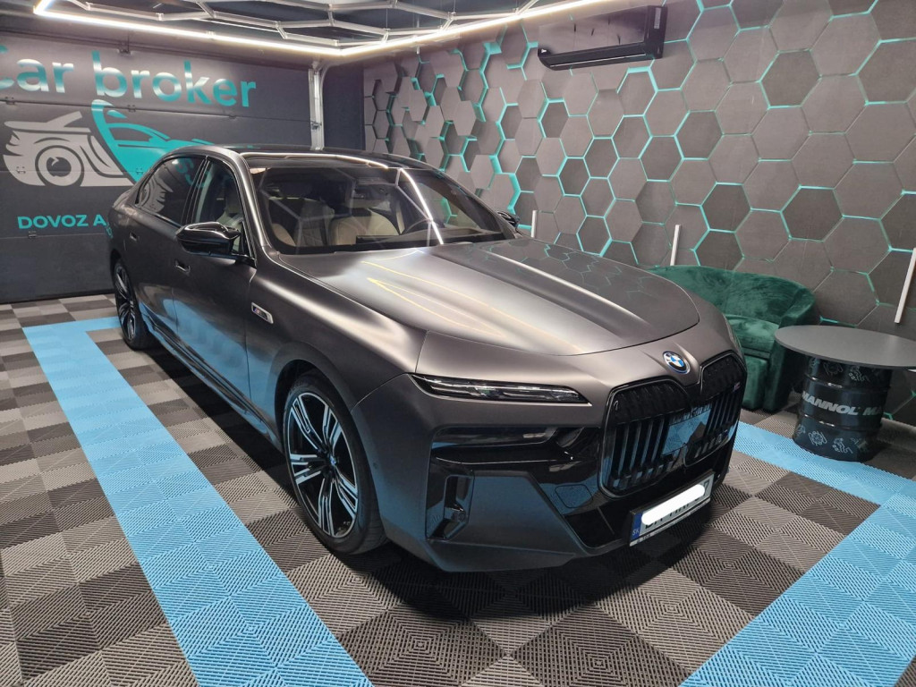 M760e xDrive Plug in Hybrid Full výbava SK auto Odpočet DPH 