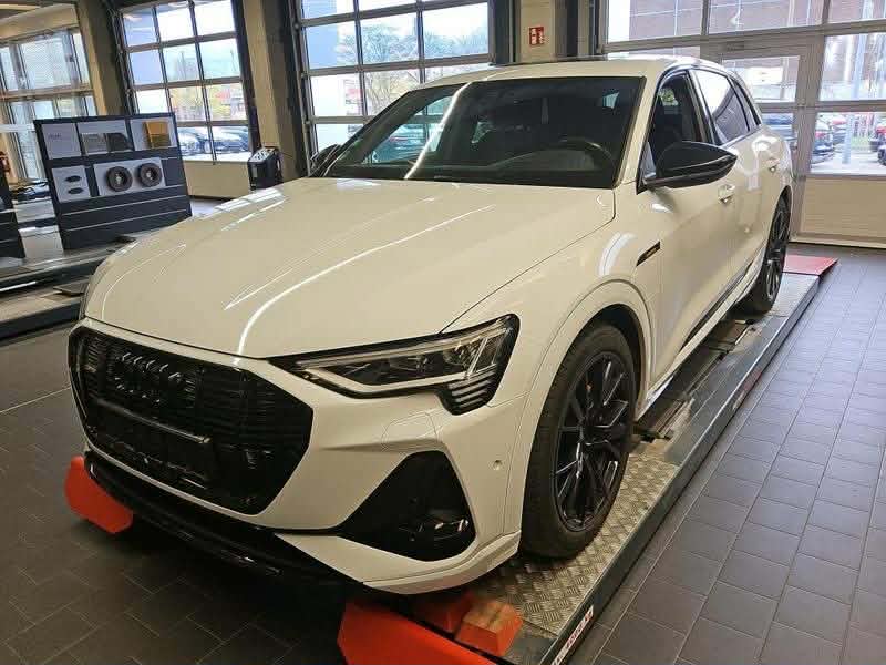55 S-Line quattro záruka 2027 HUD/PANO 95Kwh R21