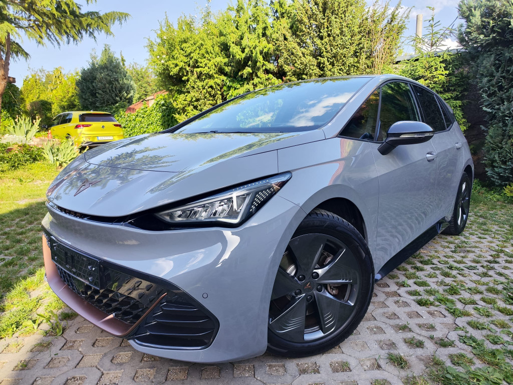 Born - 62kWh, 204PS, TČ, KESSY, Full LED, ACC, TOP STAV