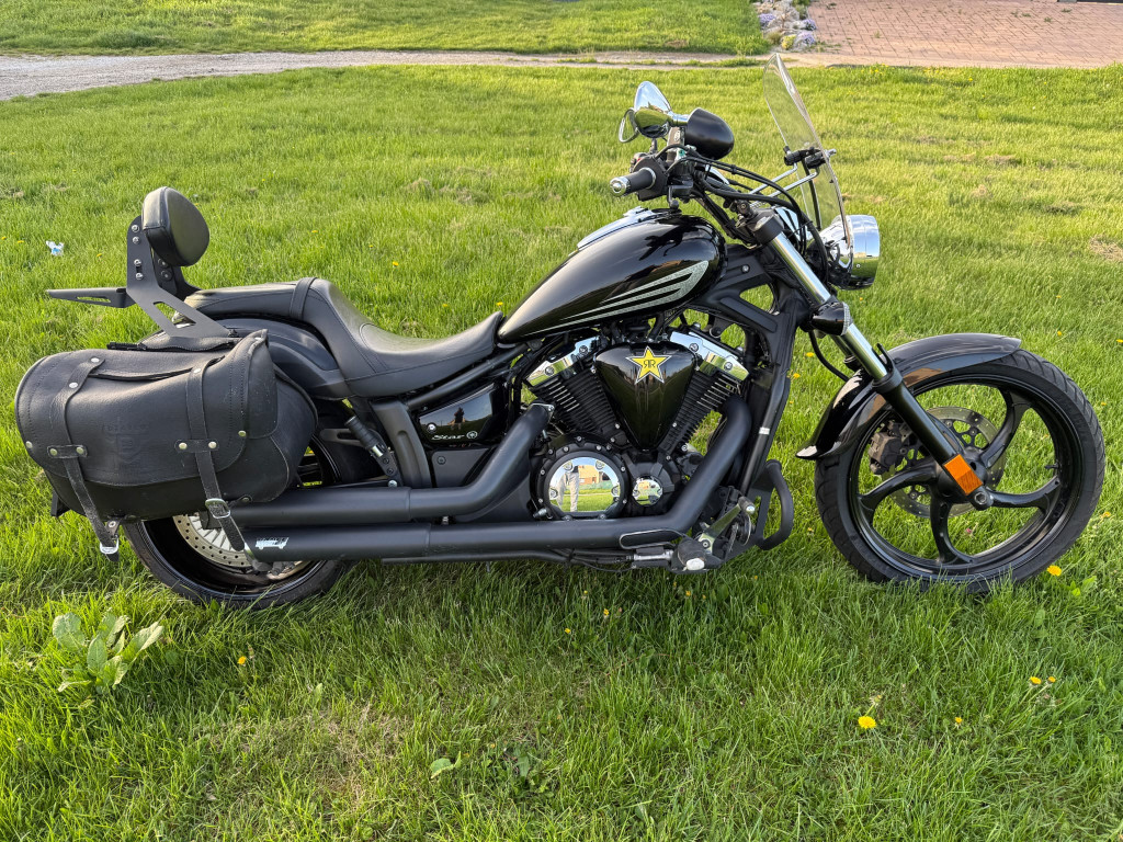 Stryker XVS 1300, PowerCommander, Hudba HD Boom, Vance & Hines, Brašne DIABLO MOTO, Vysoké Plexi