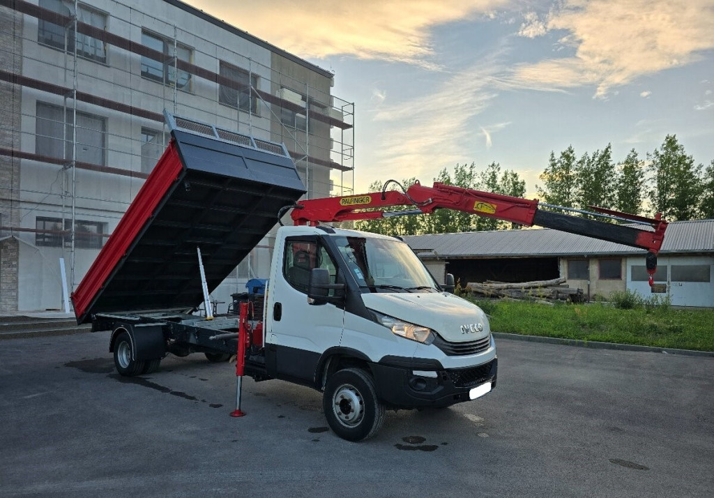 Daily 3.0 trojstranný sklápač / vyklápač + Hydraulická ruka Palfinger PK3500