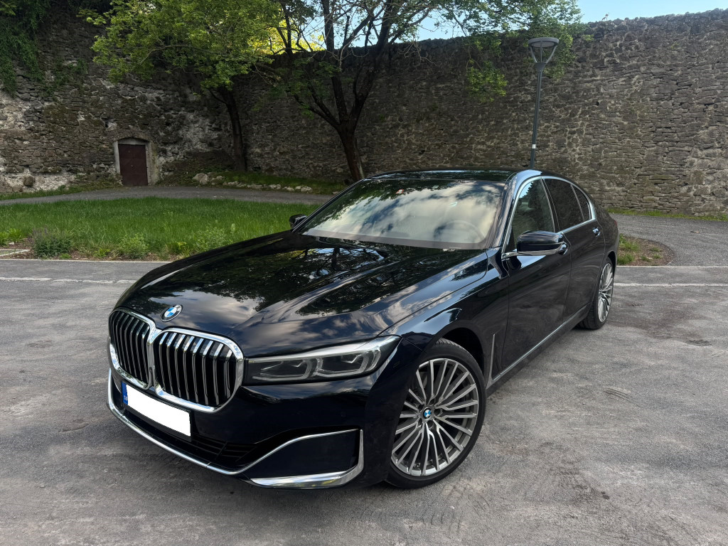 730d xDrive G11 A/T, Live Cockpit, HUD, Carbon Core, Soft Close, Harman/Kardon, 360° Cam.