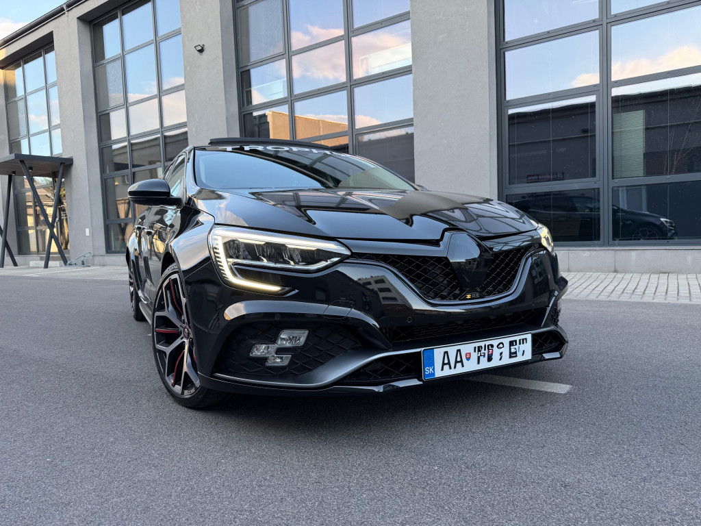  R.S. Trophy 1.8 TCe (221 kW / 300 koní)