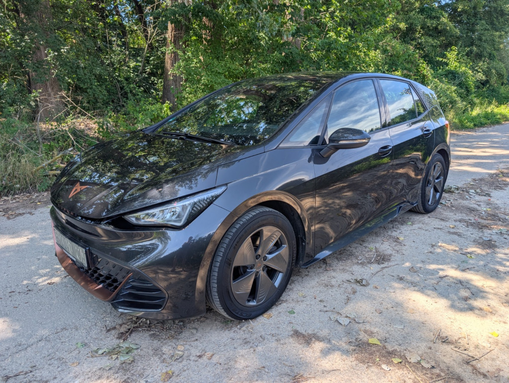 Born 150kW 62kWh Batéria v záruke 99.500km Virtual 