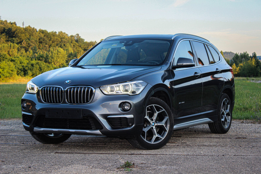 18d sDrive Luxury Line A/T, Panoráma, HUD, Výhrev, Cúv. kamera