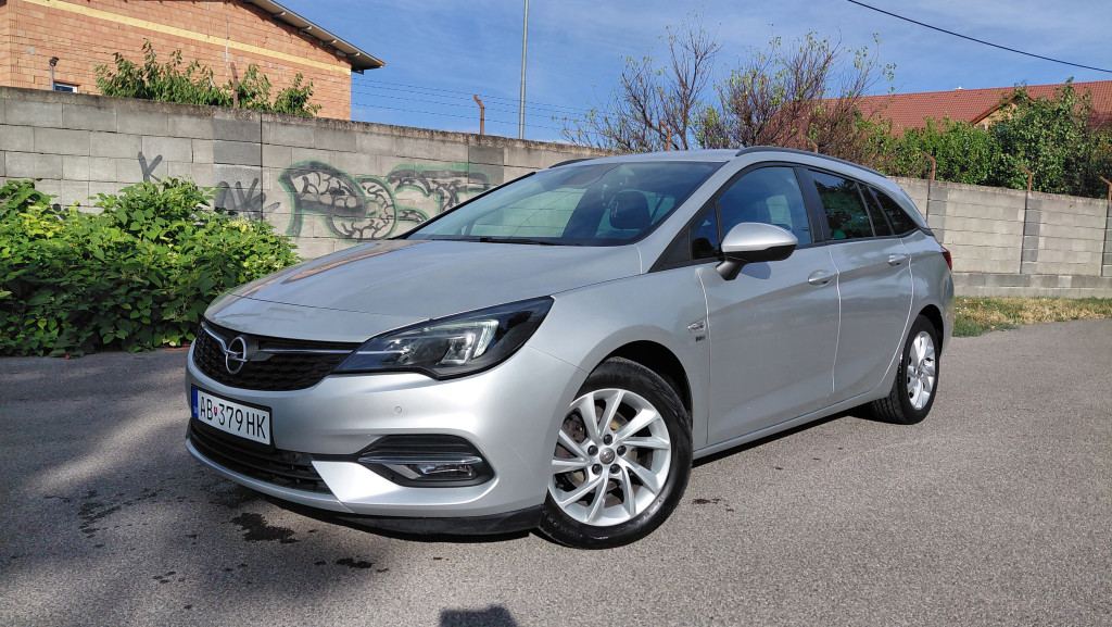 1.5TDCI, M6, vyhrievany volant, sedadla, kamera...