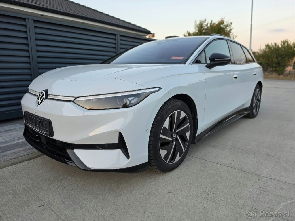 ID 7 Pro Tourer 210kW 82Kwh Matrix/Ťažné/ACC/360