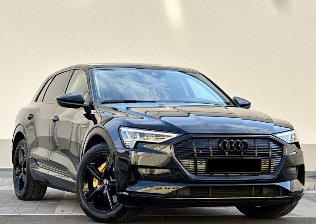 55 Quattro S-line Top výbava Ťažné 300kW Virtual 