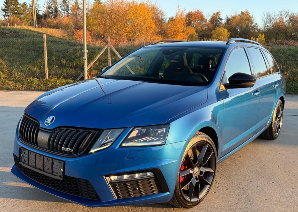 RS 2.0 TSI DSG 169kW Webasto Ťažné 